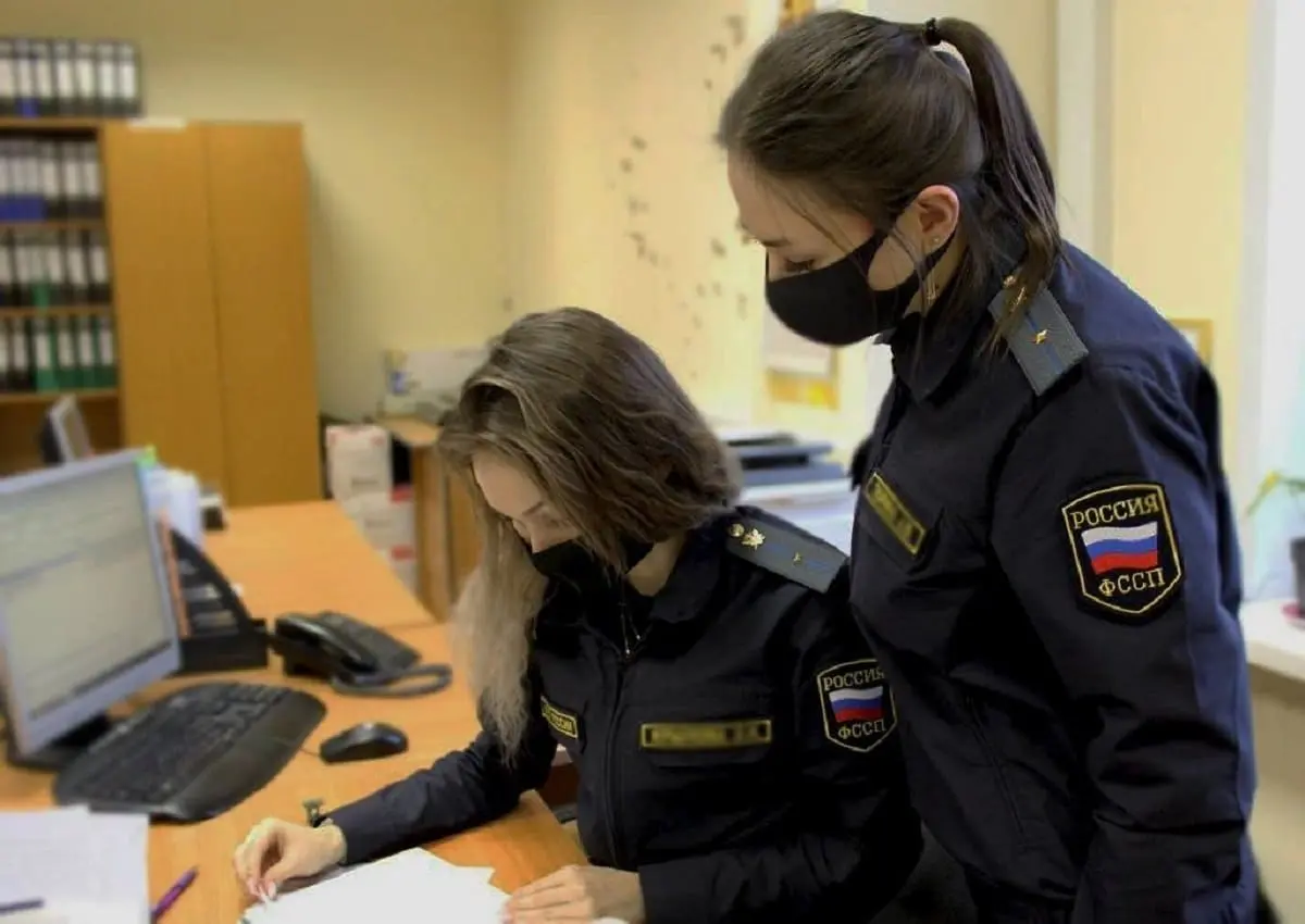 Судебные приставы